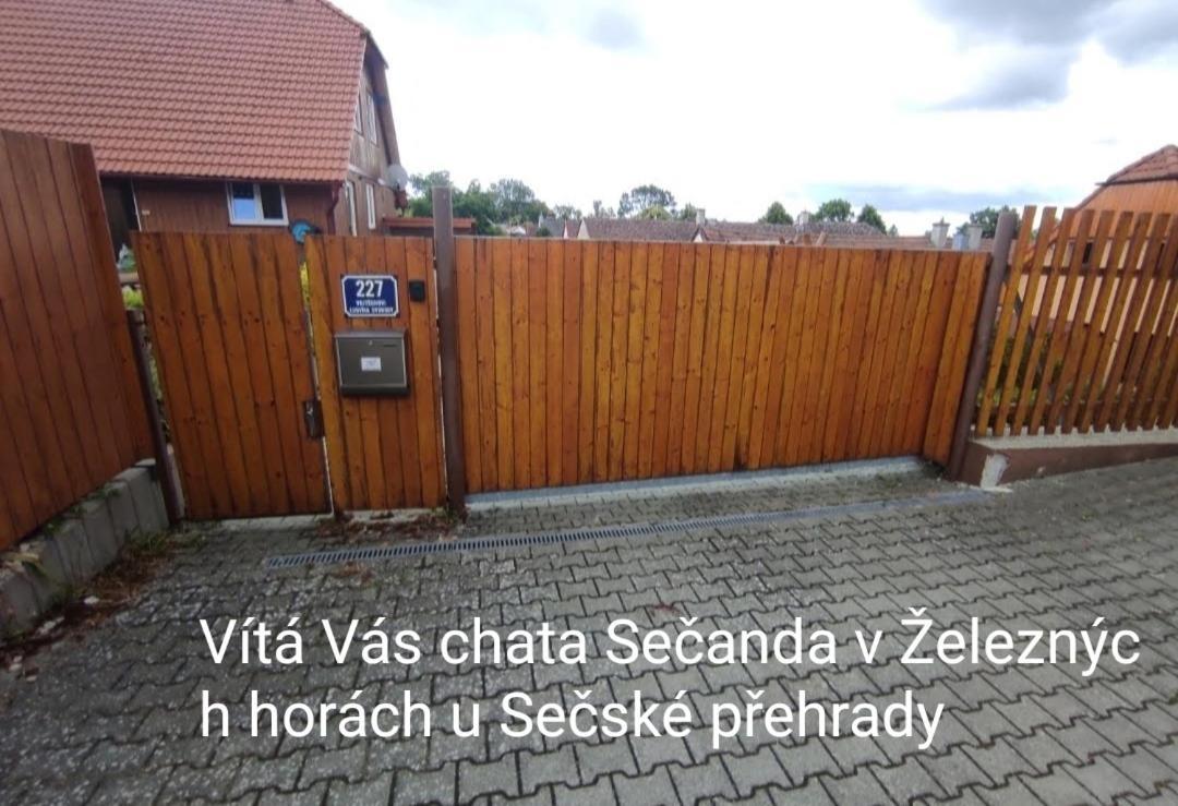 Apartmanova Chata Secanda S Bazenem, U Secske Prehrady Exteriör bild